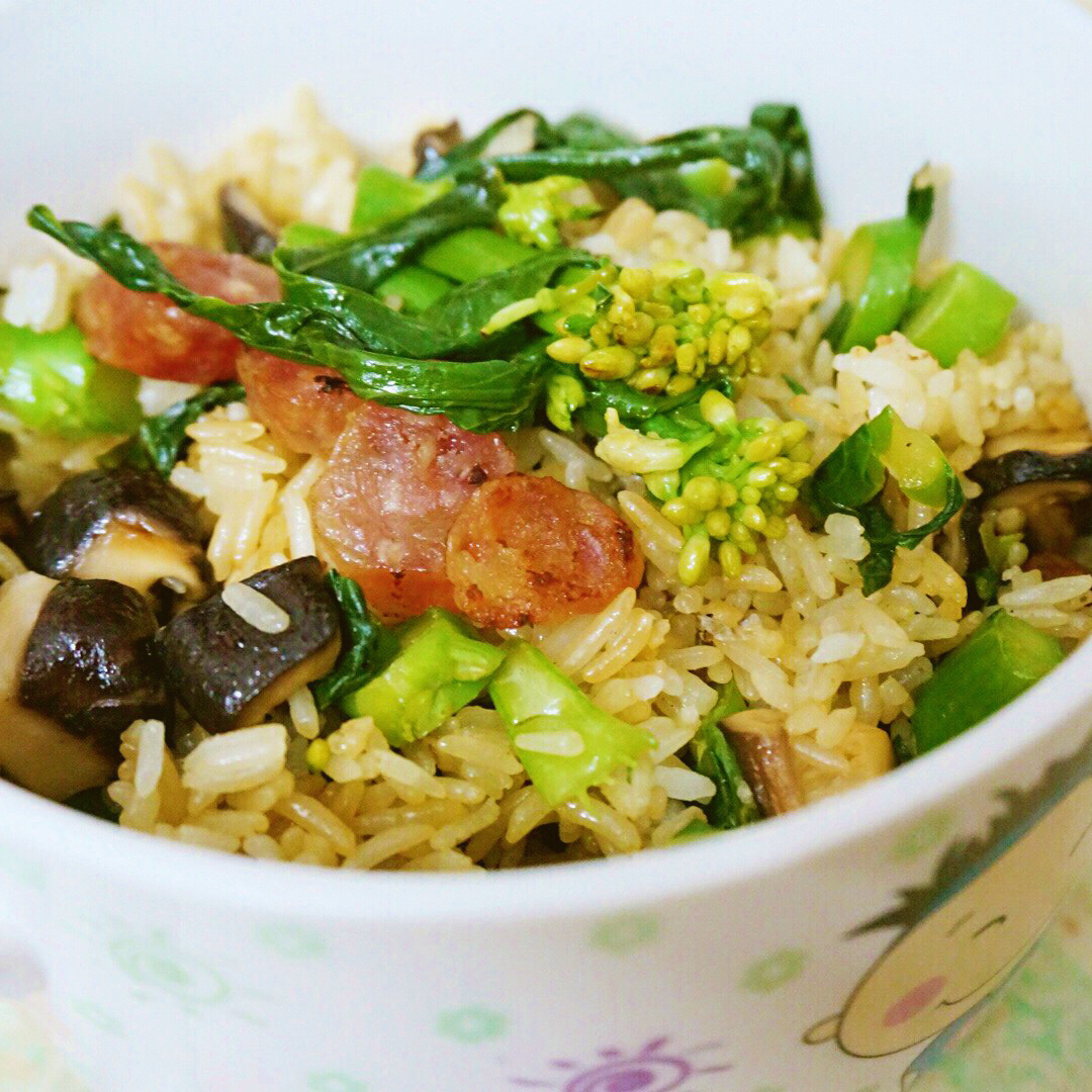 隰有兔爰做的芥蓝腊肠炒饭