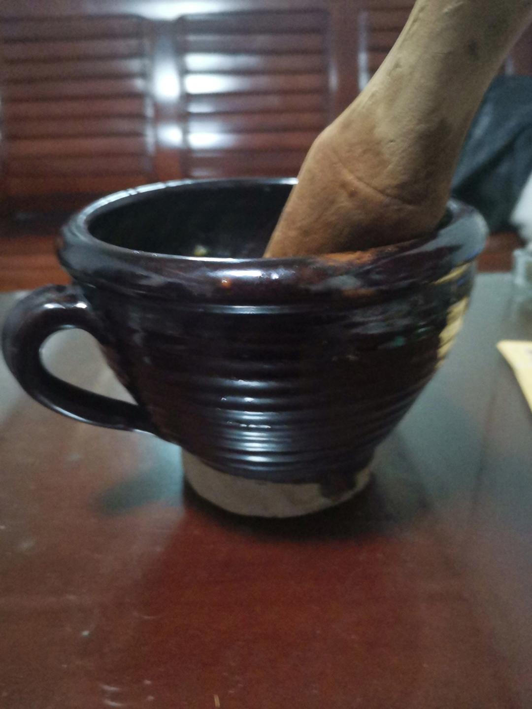 不要被它的外表吓到，吃一口会让你念念不忘辣椒擂皮蛋茄子
