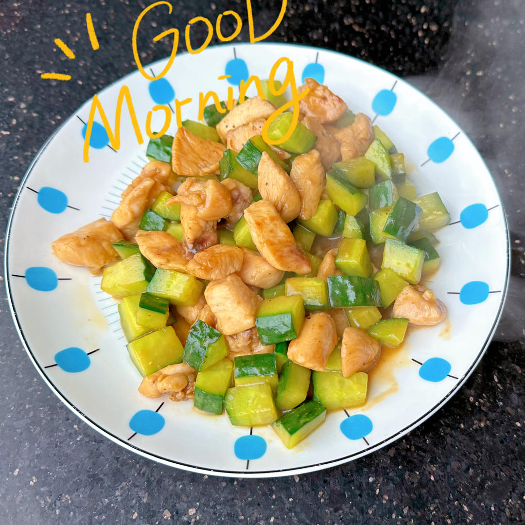 清爽解腻的黄瓜炒鸡胸肉，低脂低卡减肥食谱