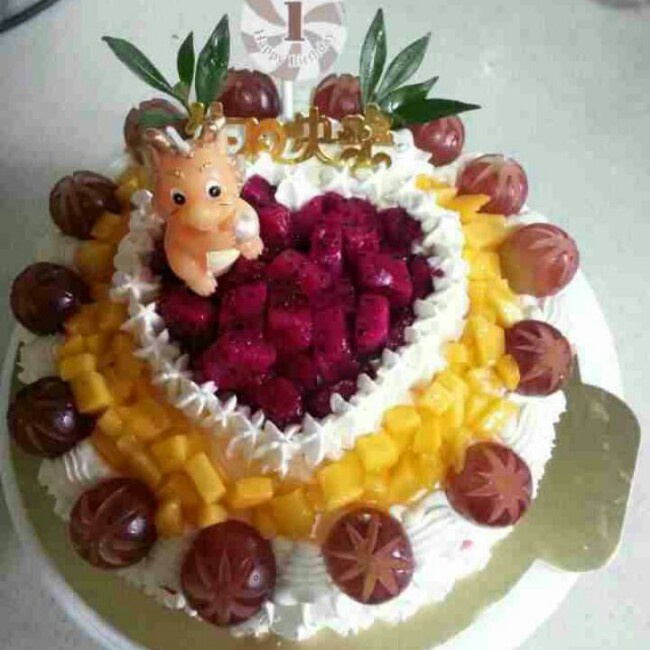 奶油水果装饰蛋糕