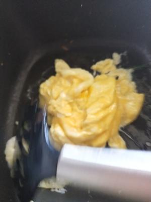 忍不住舔盘的圆白菜木耳鸡蛋炒米粉的做法 步骤6