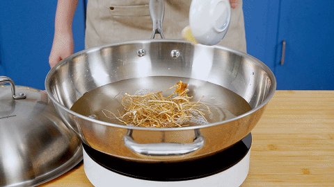 贴秋膘【五指毛桃蒸猪手】的做法 步骤4