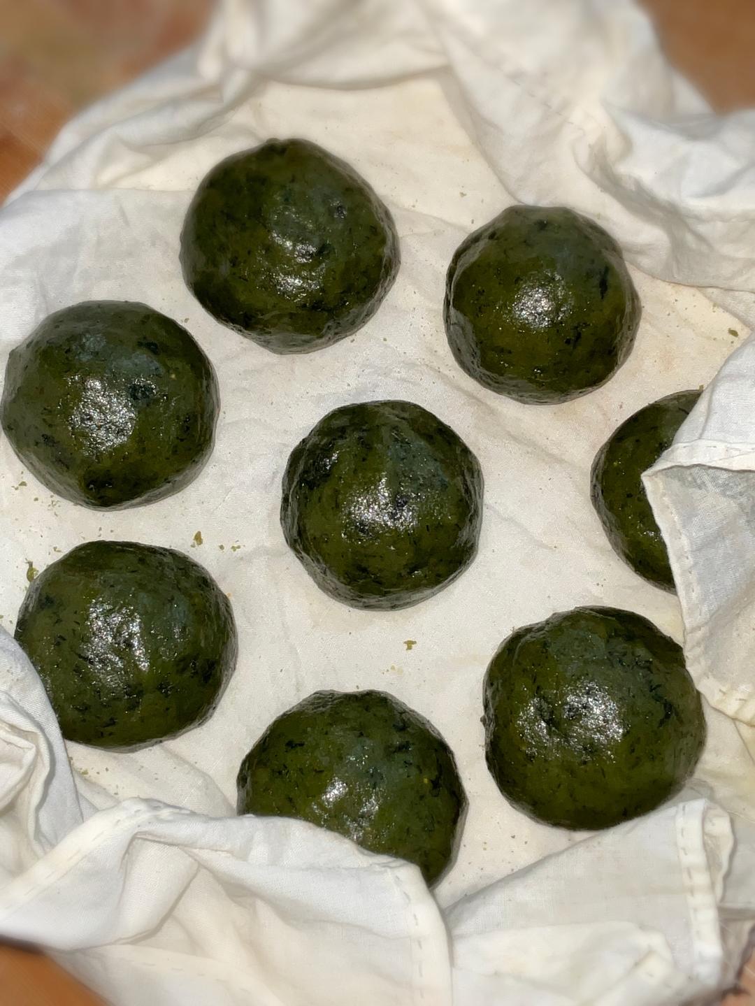 清明必吃的艾草青团