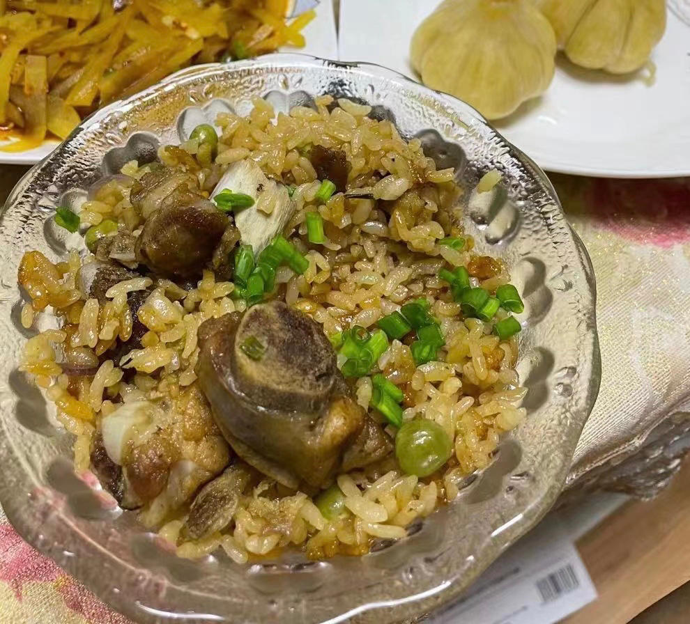 【排骨焖饭】