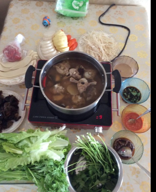 秘制羊蝎子火锅