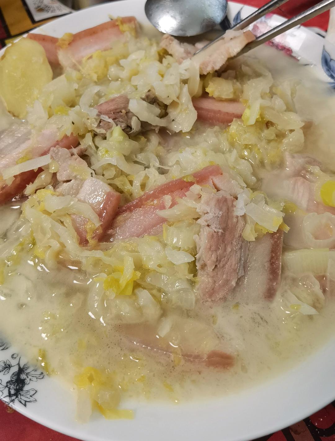 酸菜汆白肉