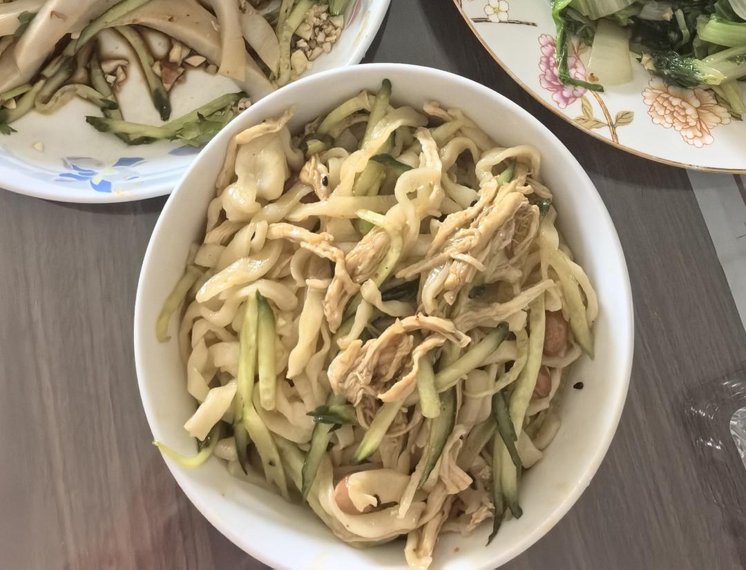 🥒鸡丝凉面
