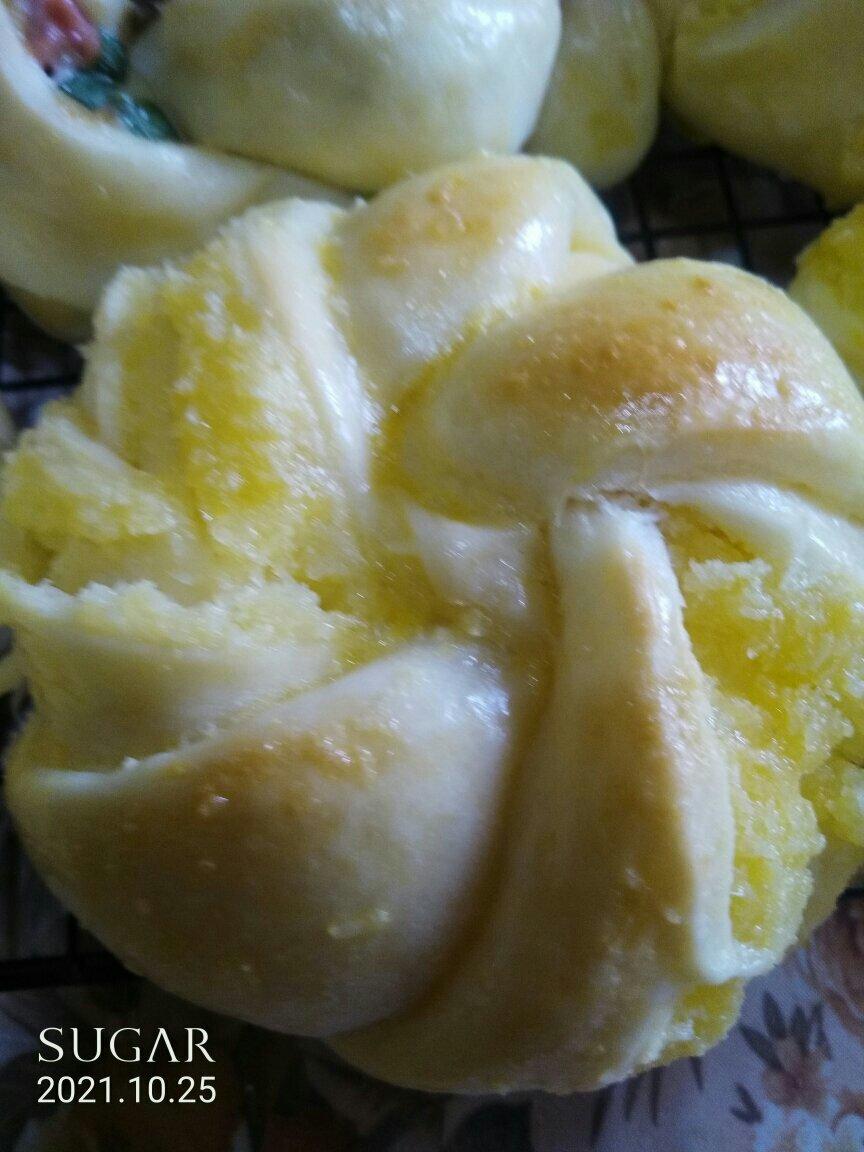 椰蓉奶香面包卷