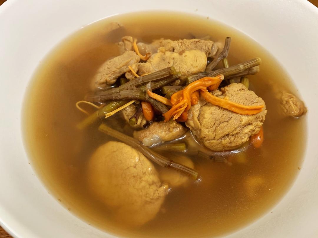 石斛虫草花瘦肉汤
