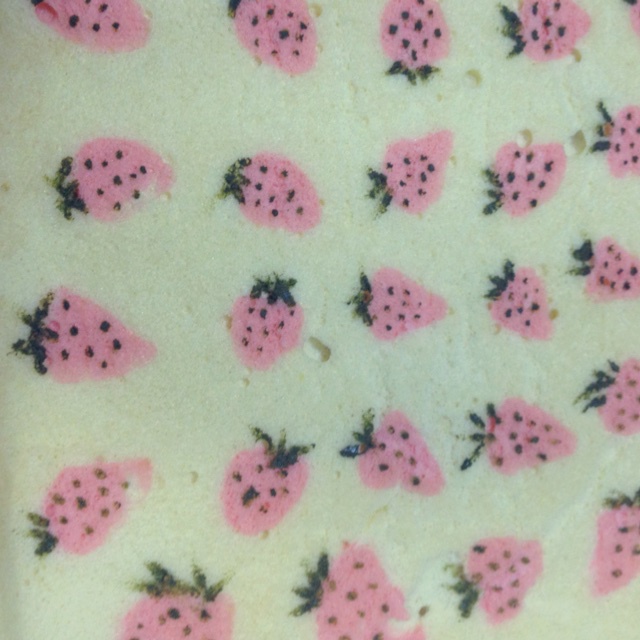 彩绘草莓蛋糕卷