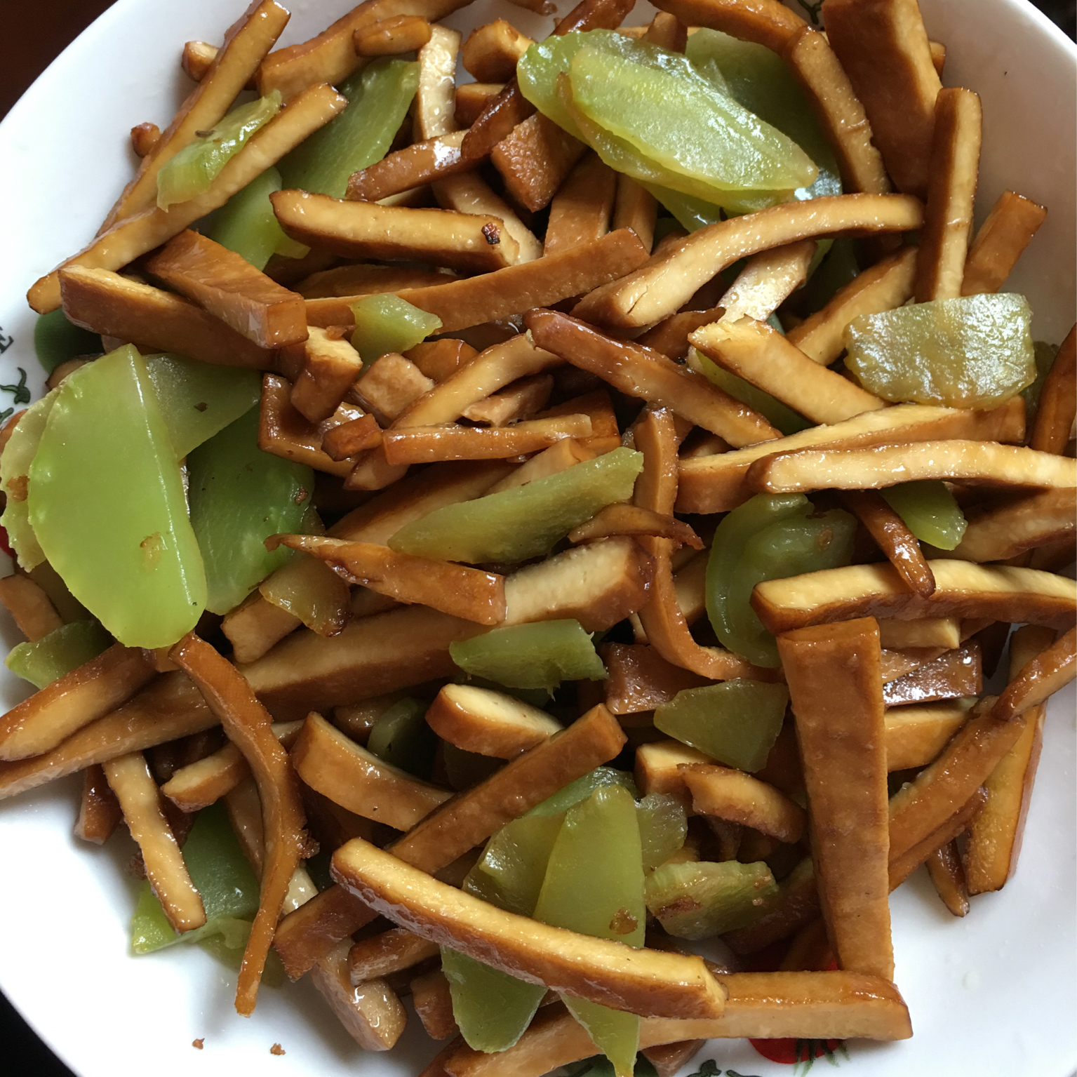 訫的旋律做的莴笋炒香干