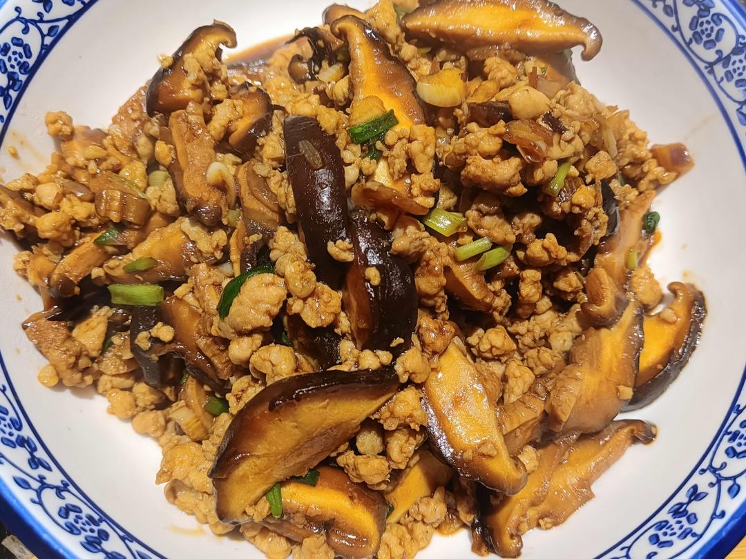 酱汁浓郁！超级下饭的家常菜肉末香菇