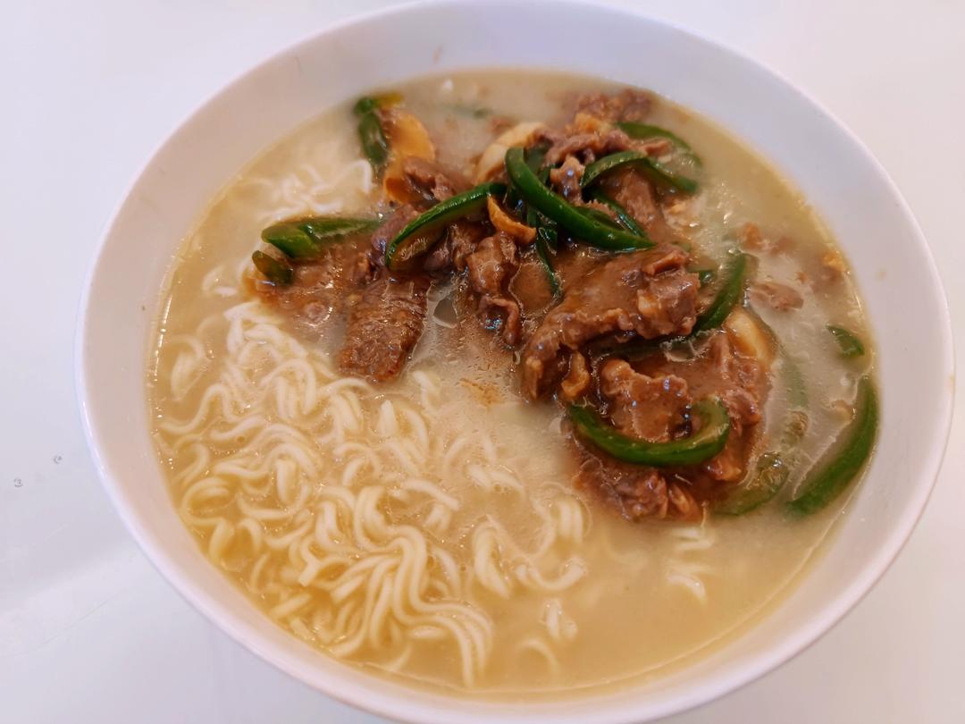 青椒炒牛肉汤面