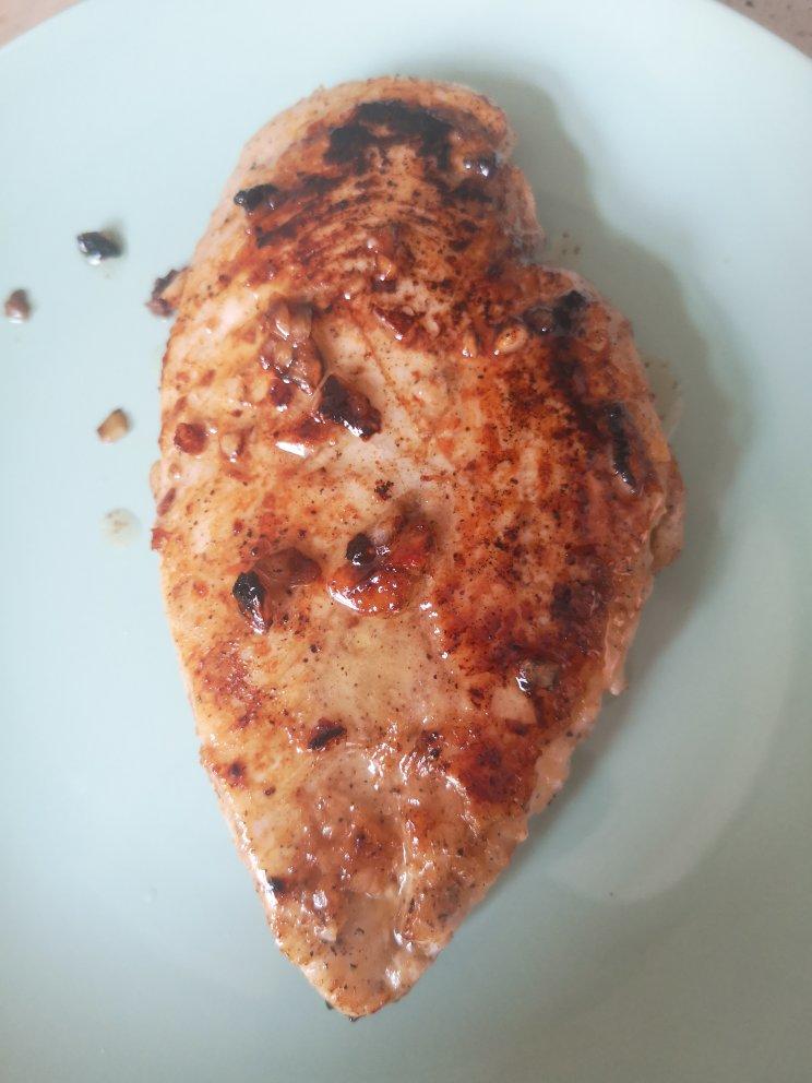 酷炫屌炸天好吃的煎鸡胸肉（香蒜蜂蜜煎鸡胸肉）
