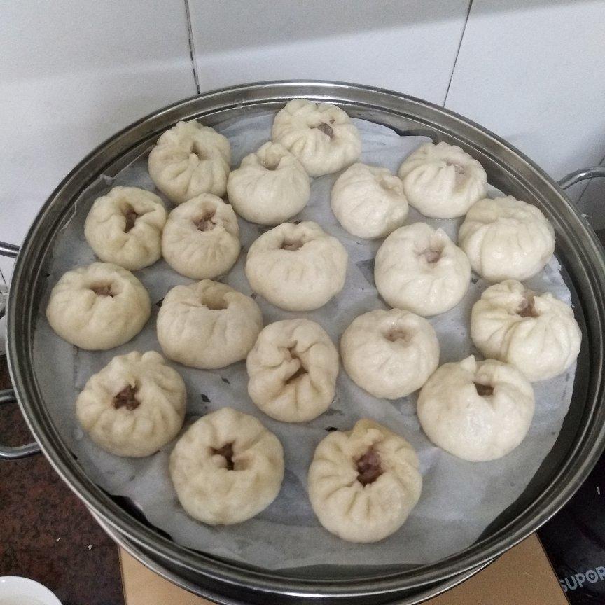 松软多汁肉包子