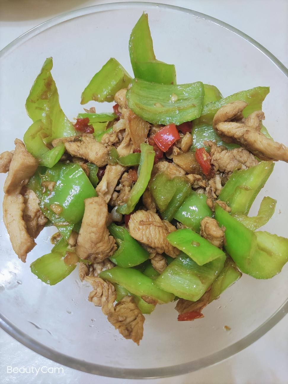 鸡胸肉炒青椒的做法