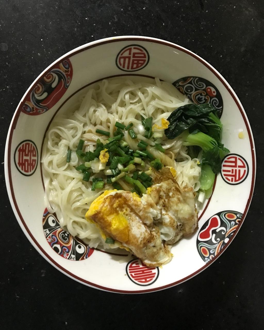 葱爆面—就是汪涵在天天向上里面做的那个啦