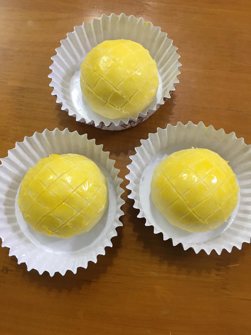 好吃到炸裂的港式菠萝包（附带制作酥皮的小视频）
