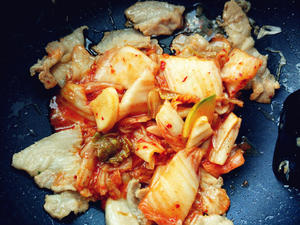 辣白菜炒五花肉的做法 步骤5
