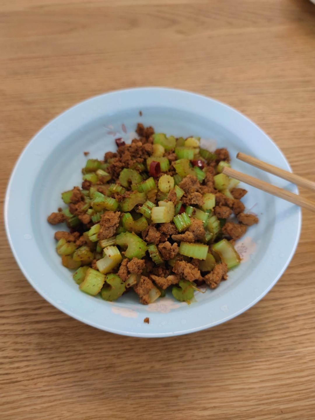 下饭菜：肉末芹菜