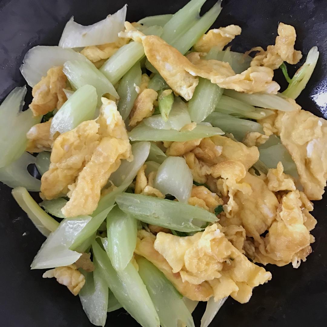 西芹炒鸡蛋