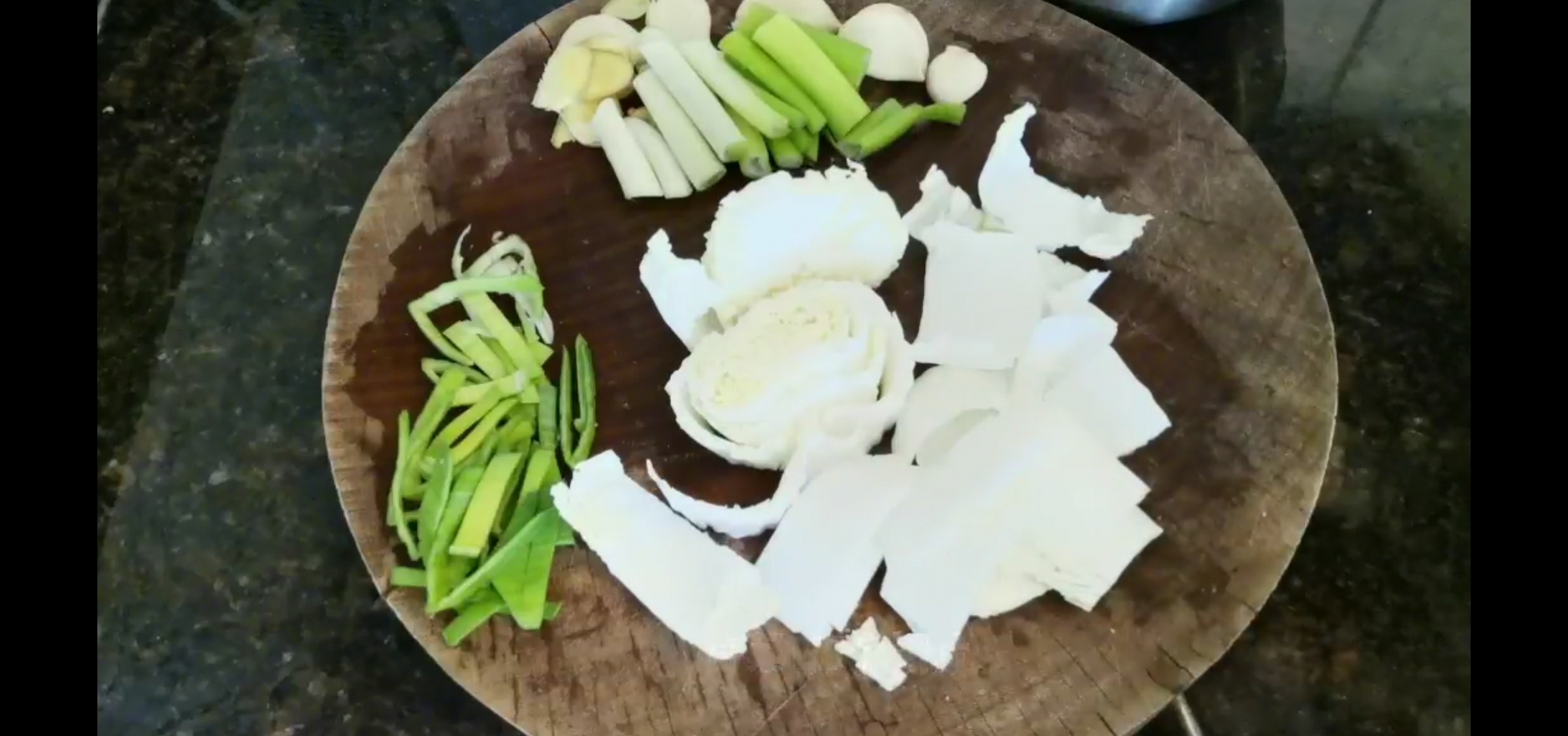 改良版泡菜牛肉豆腐煲（小宝宝也可以吃的减辣版）的做法 步骤3