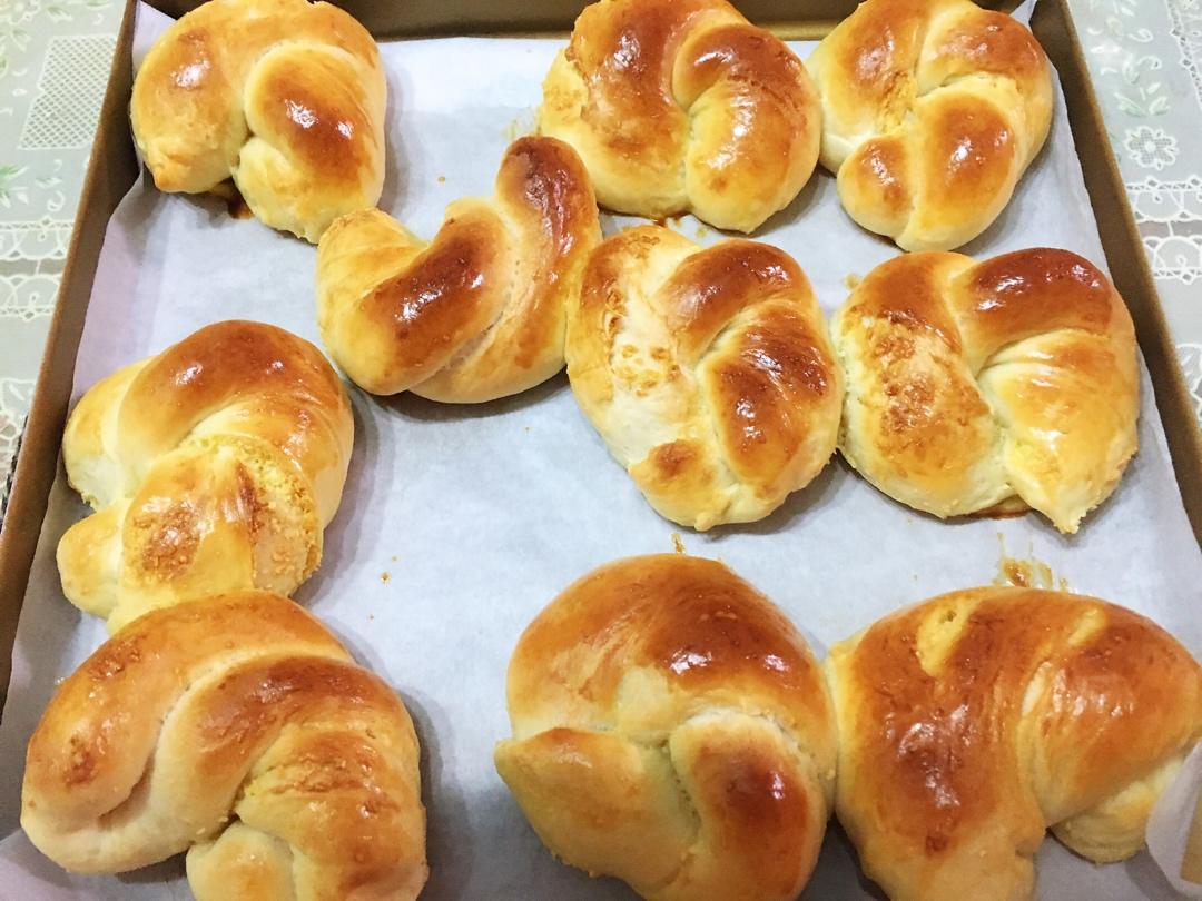 新手就能成功的【椰蓉面包卷】-手揉出膜