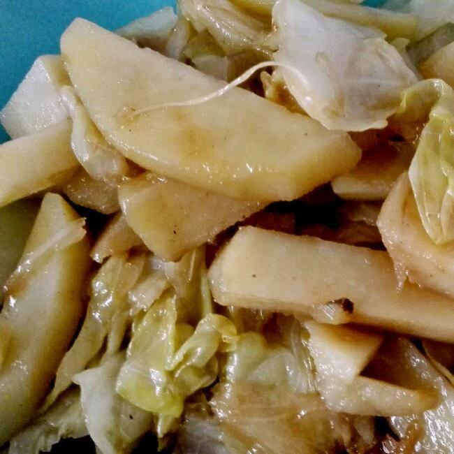 圆白菜炖土豆的做法