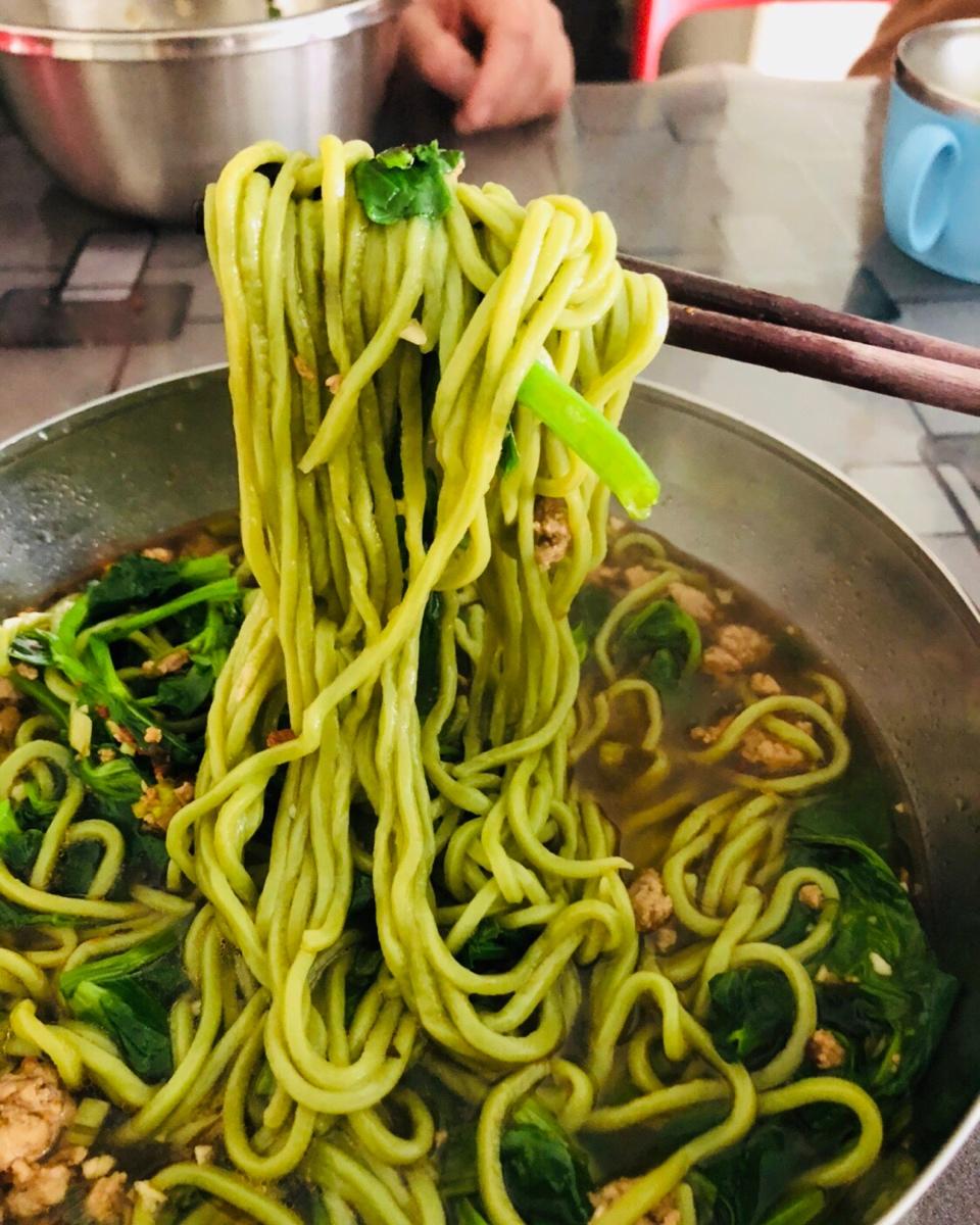 自制纯天然蔬菜汁彩色面条