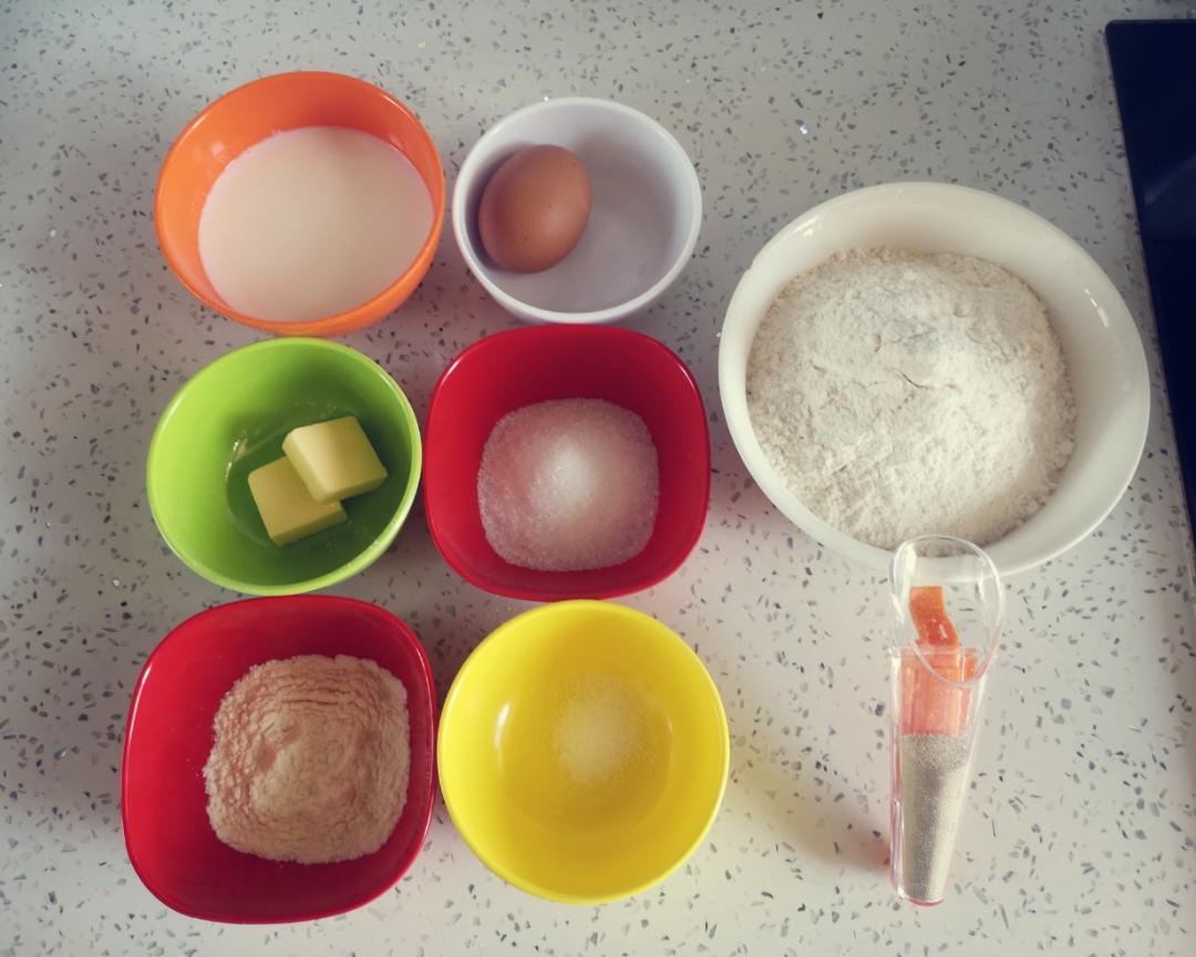 纯奶手撕吐司的做法 步骤1