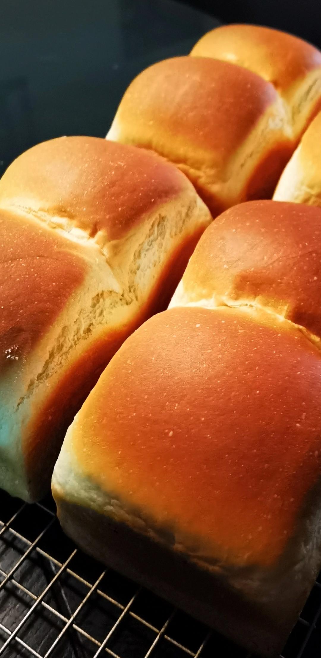 『醇香椰浆嫩白吐司』