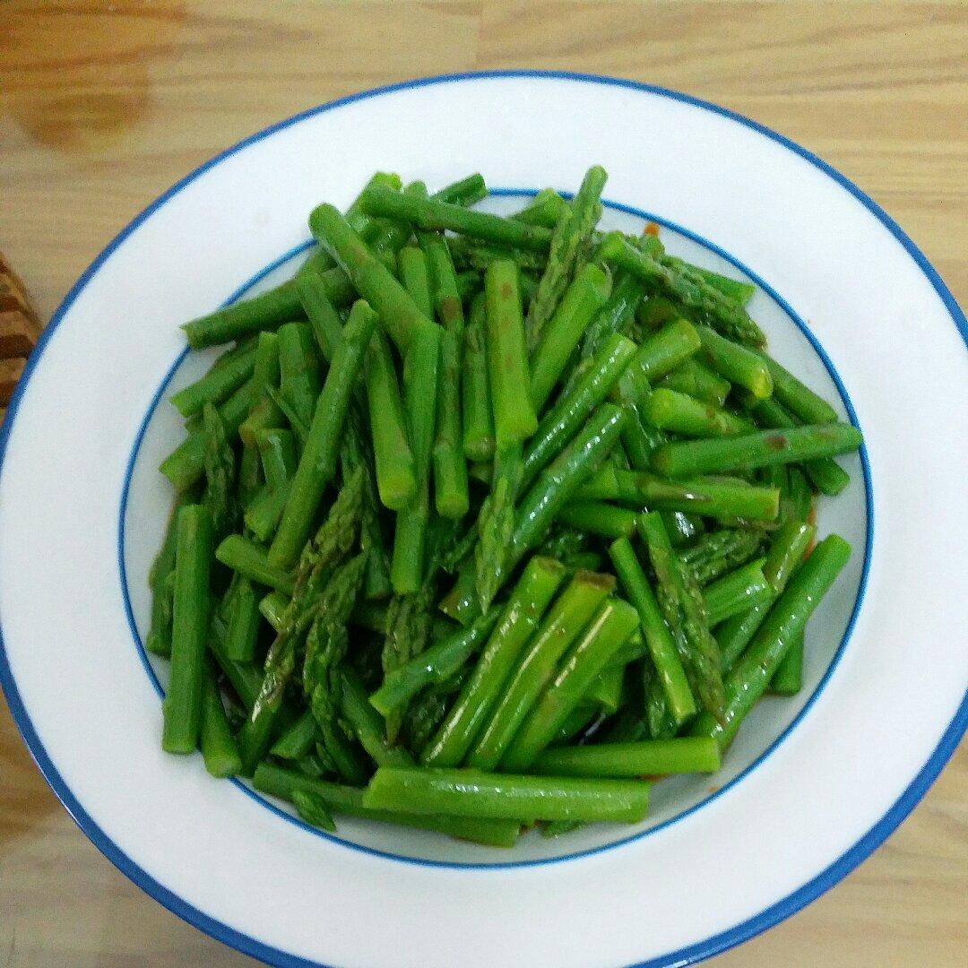 白灼芦笋