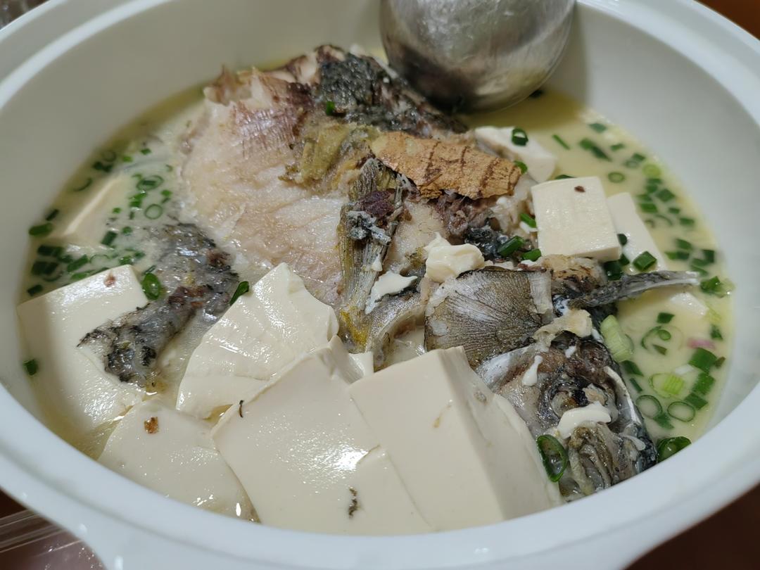 奶白鲫鱼豆腐汤|一条鱼最后的温柔