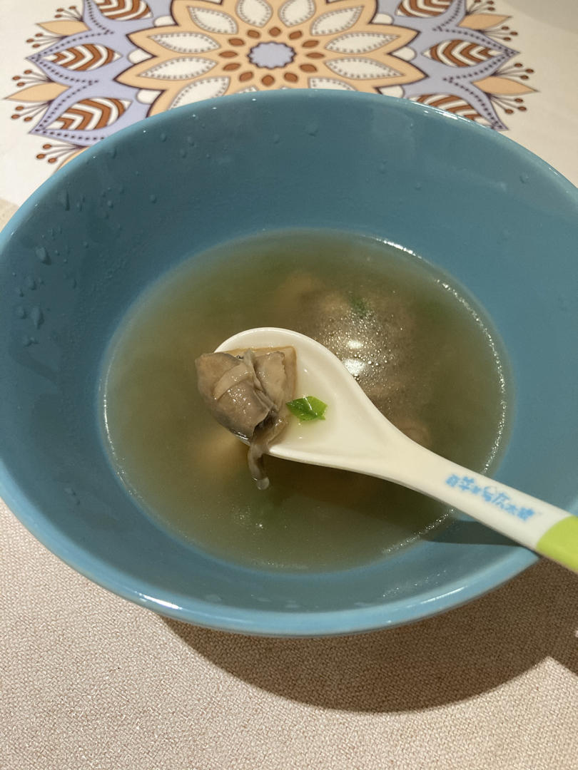 鲜掉眉毛口蘑汤
