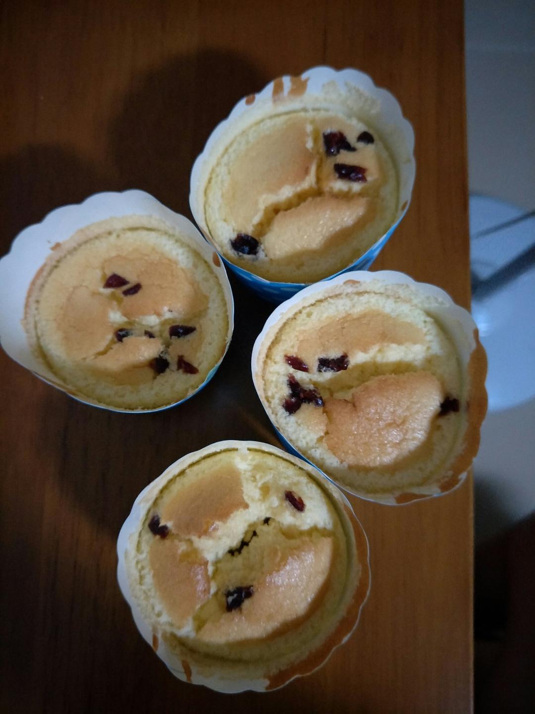 蔓越莓纸杯戚风小蛋糕