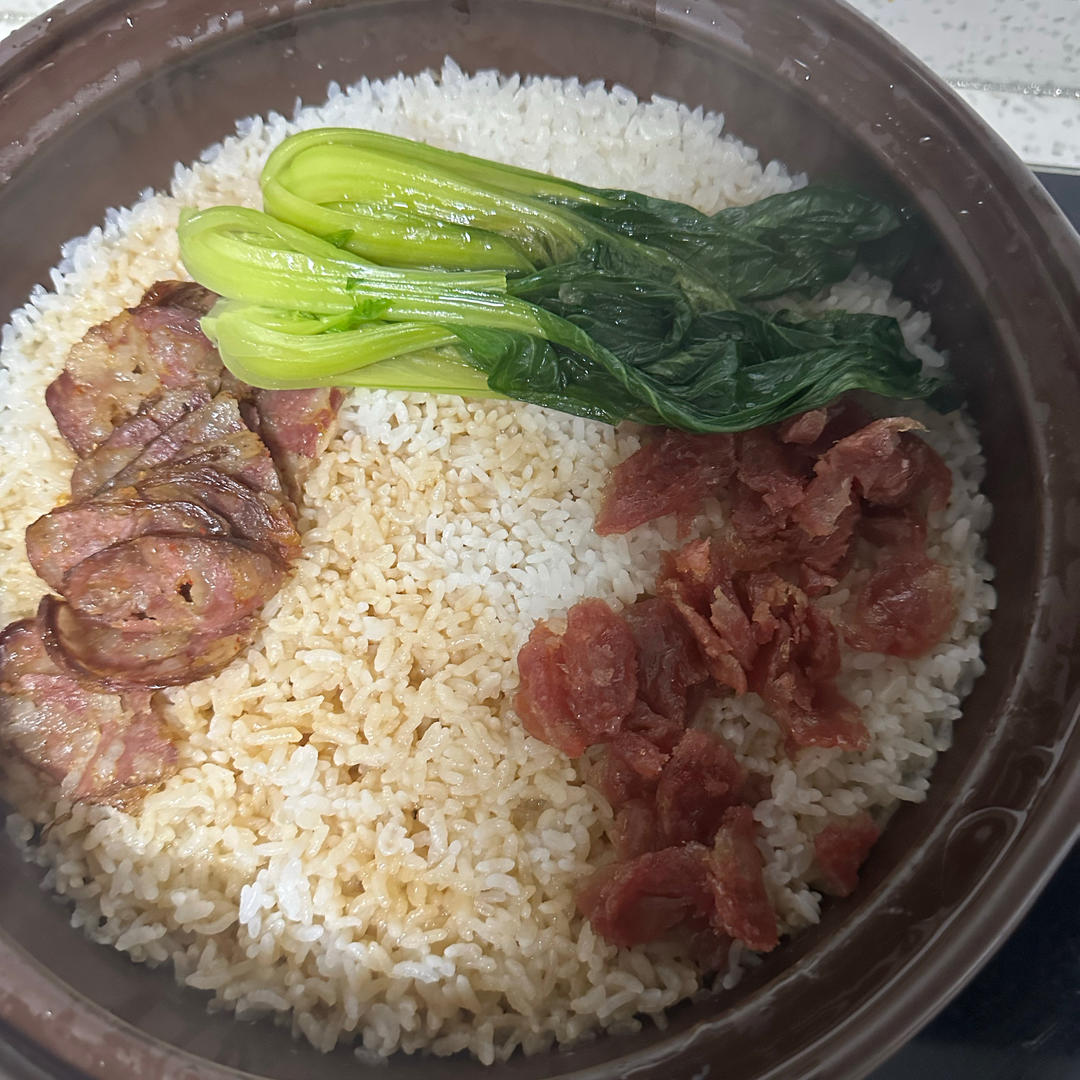 广式腊味煲仔饭