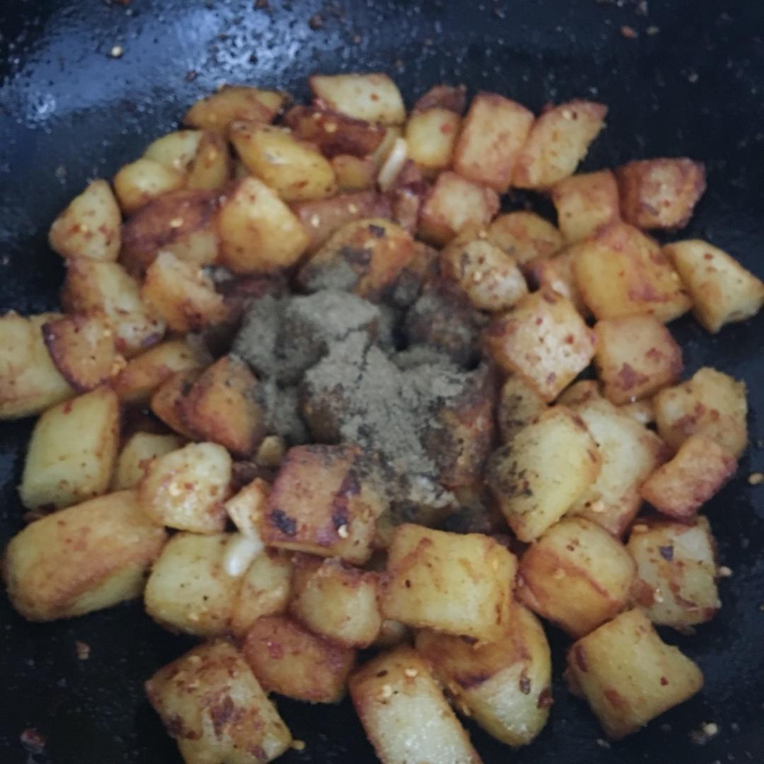 麻辣土豆块的做法 步骤8