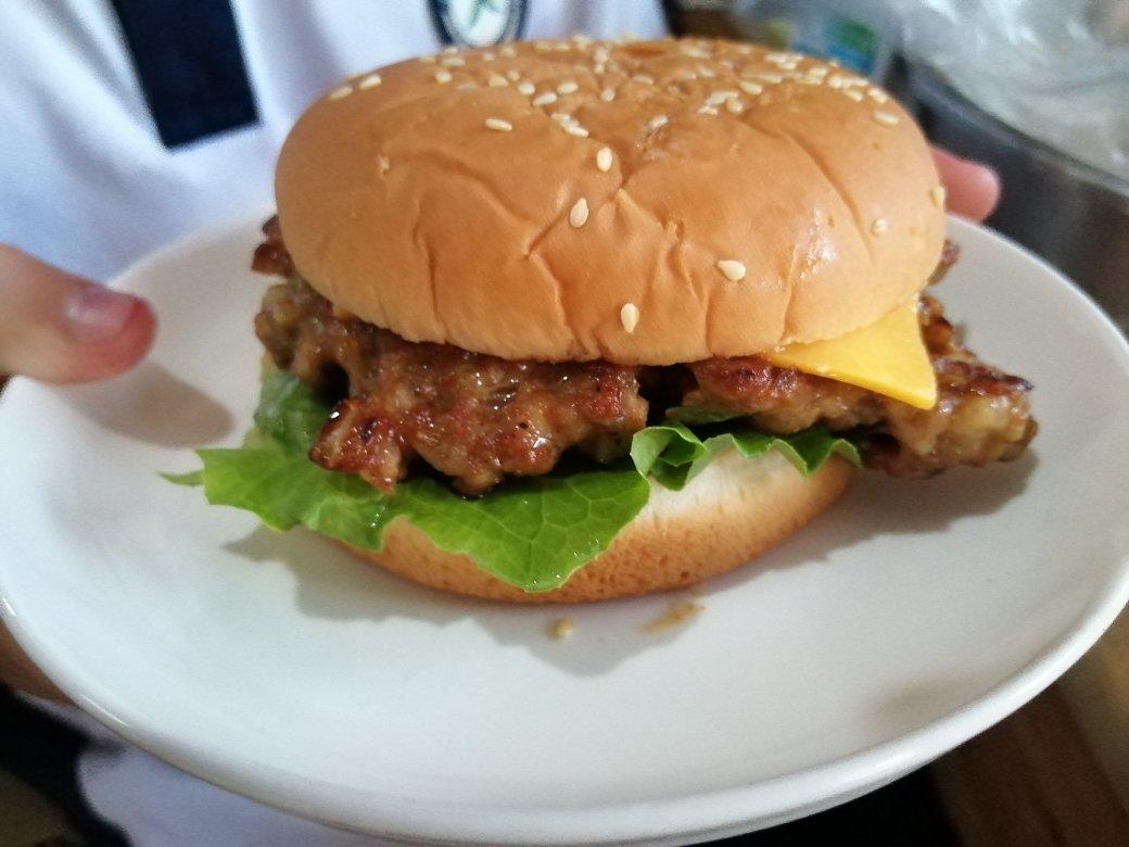 不输给牛肉的猪肉汉堡肉饼