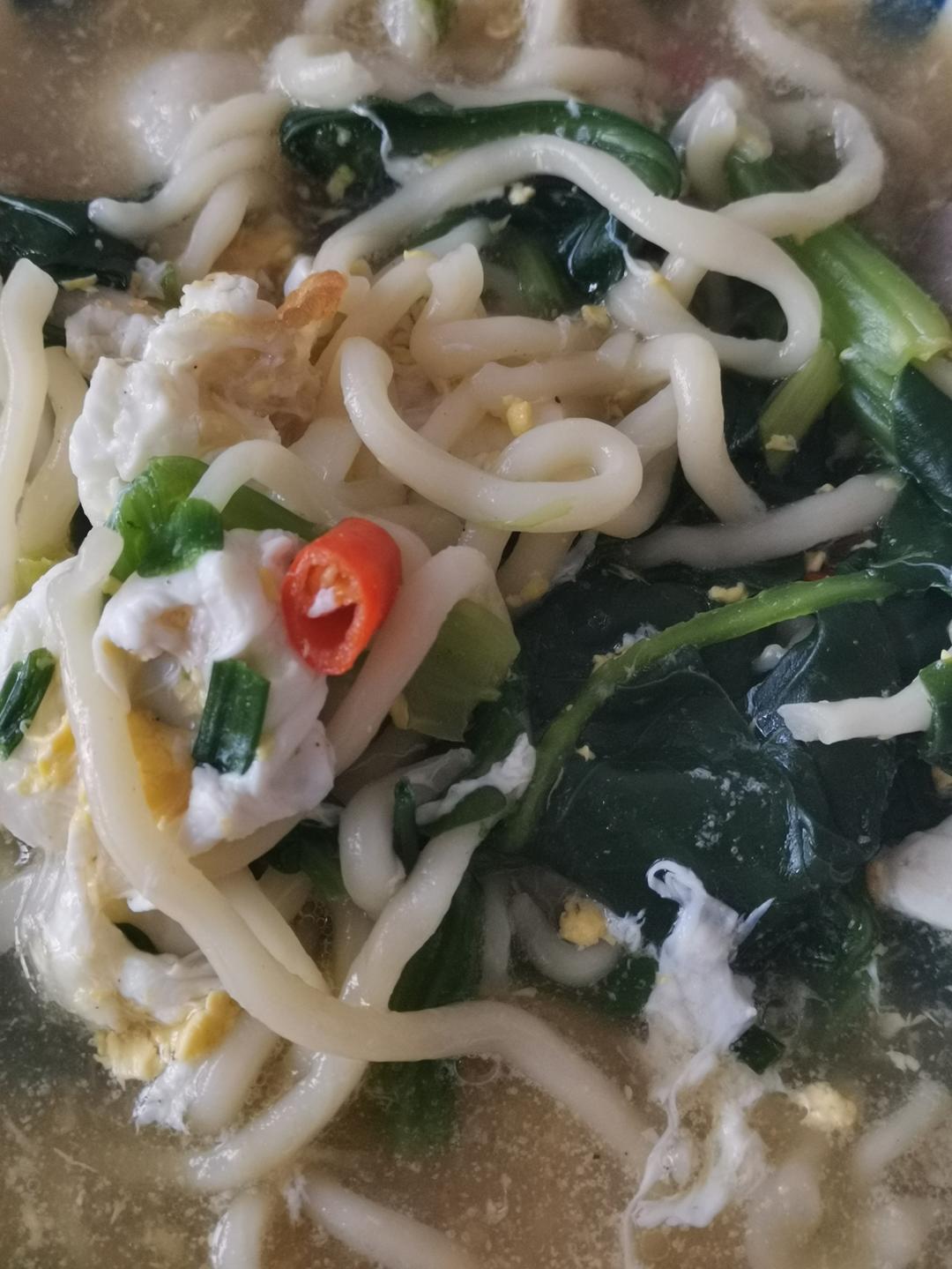 菠菜鸡蛋清汤面