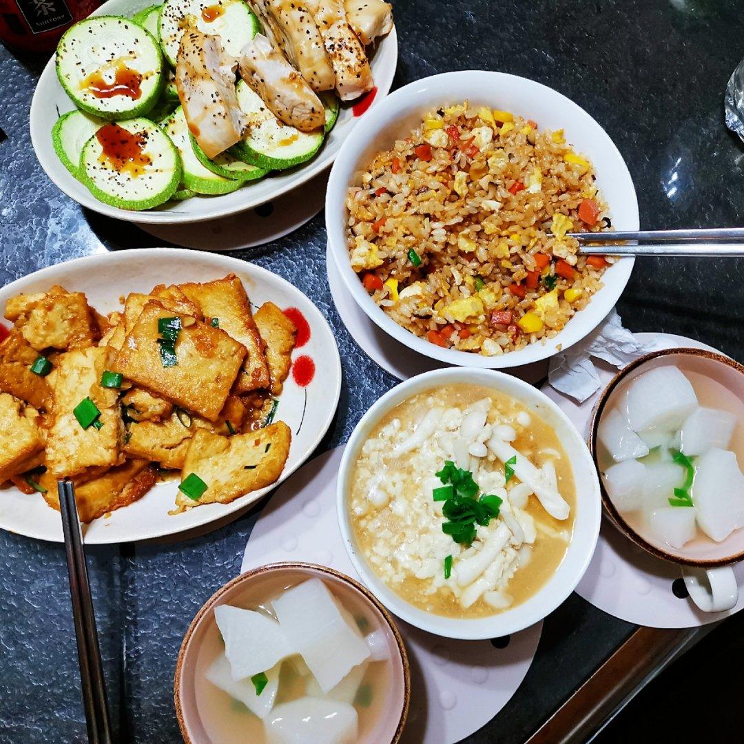 厨师长教你“蛋炒饭”如何做才好吃，答案都在这里面！