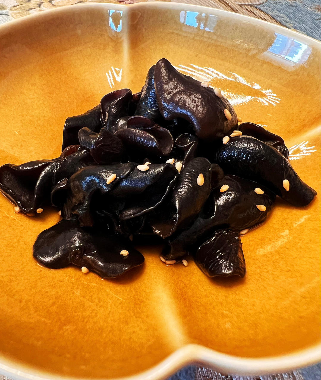 十分钟泡发黑木耳的方法