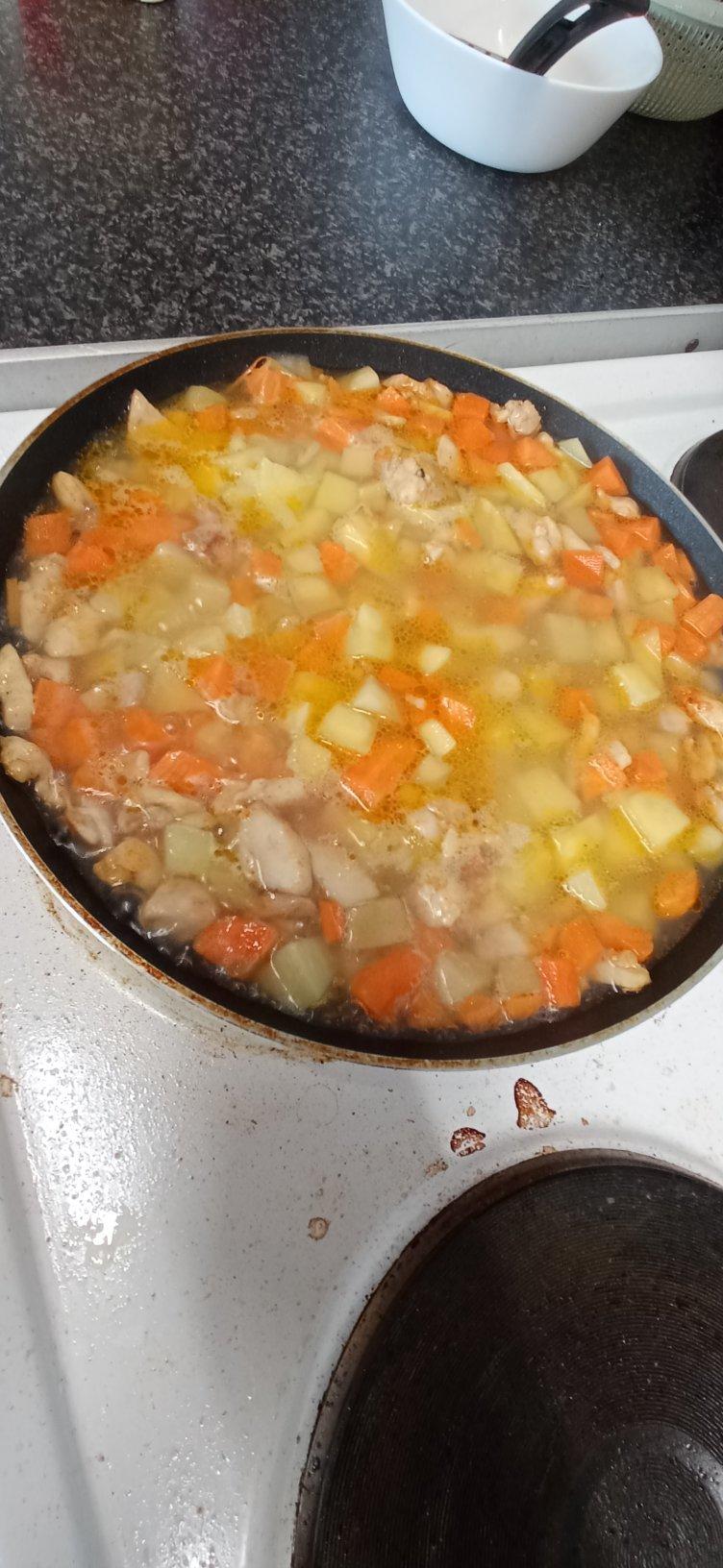 咖喱土豆胡萝卜鸡肉饭