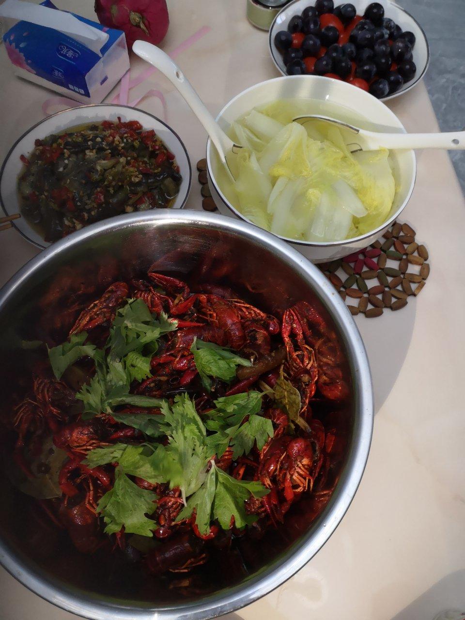 干净简单超香版十三香小龙虾（教你这么挑小龙虾，怎么彻底清洗）