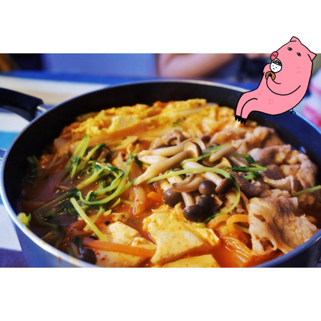韩式鲜菌辣肥牛汤锅