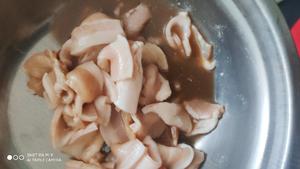 把自己辣死系列之木耳毛豆炒肉的做法 步骤1