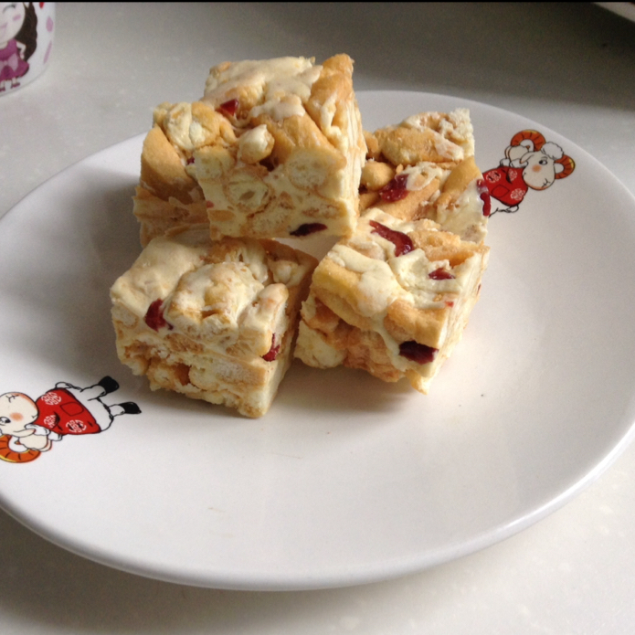 蔓越莓牛扎糖沙琪玛