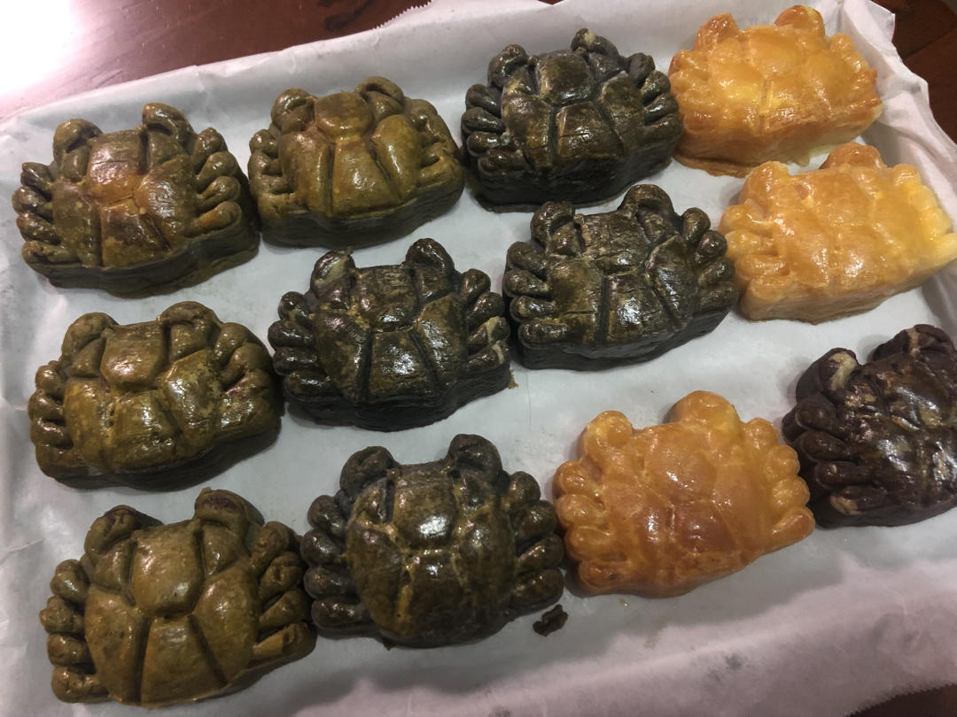 易成功的广式月饼-完美复制红丝绒/抹茶/南瓜/巧克力/竹炭等多种口味广式月饼