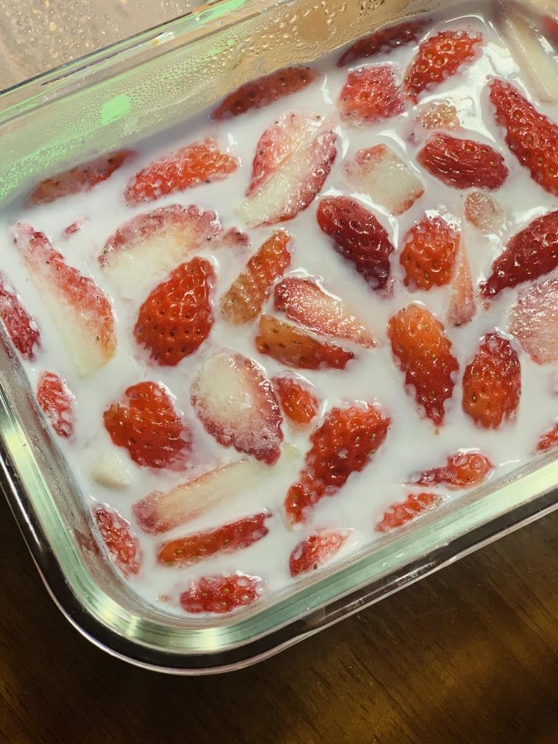 吉利丁片做芒果草莓布丁