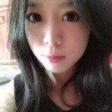 烤炉旁的猫
