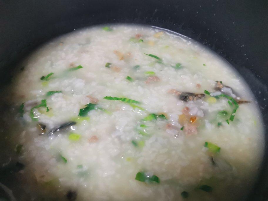妈妈👩教我做的皮蛋瘦肉粥🥣简单快捷美味😋